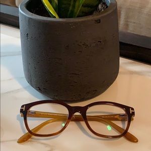 MOVING SALE! Tom Ford glasses + original case🌙
